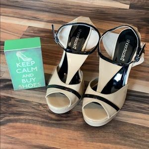 Shoe dazzle sandals